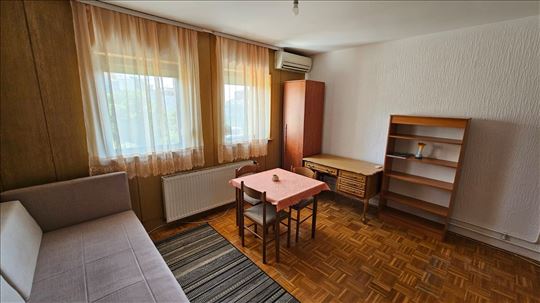 Banovo brdo, stan sa galerijom, ID 24513