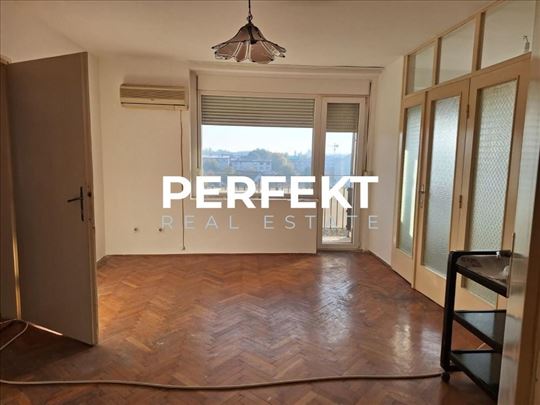 Donji Grad, dvoiposoban 57m2 + dve terase