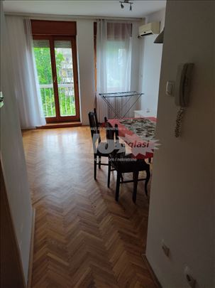 Funkcionalna garsonjera od 27 m² – Grbavica