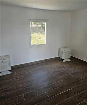 Kuća površine 90m2 +terrasa 24m2  na 30 ari placa 