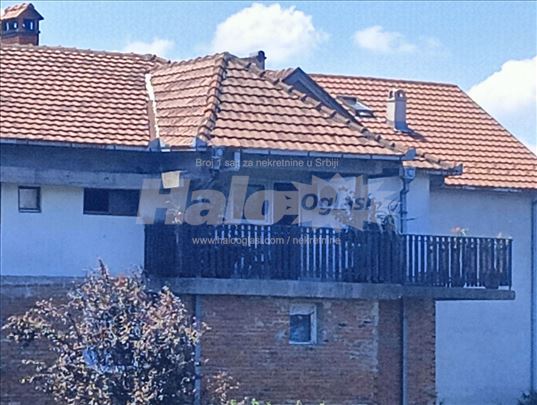 Stan 155 m2, zaseban ulaz, min.4 parking - mesta