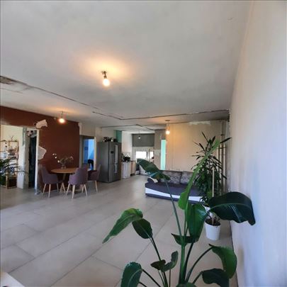 Banjica, Bulevar oslobođenja, 84m2