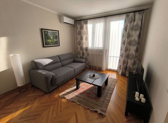 Karaburma stan 60m2 