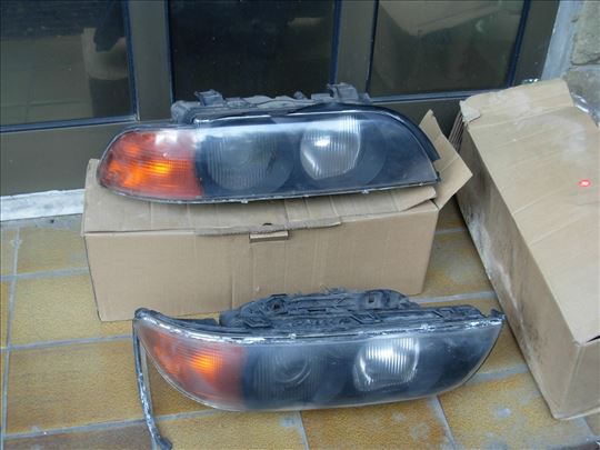 Par farova za BMW 525 iz 2001