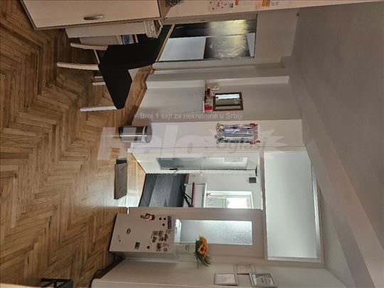Poslovni prostor u Zemunu, 130m²