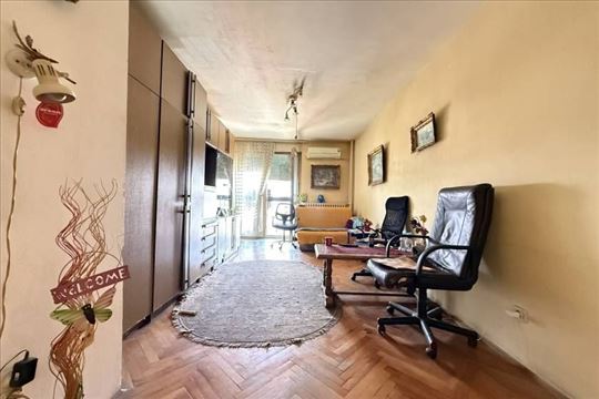 Prodajemo dvoiposoban, 70m2, Grčića Milenka 