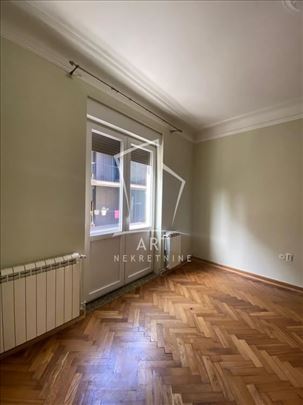 Prostran, osunčan salonac ID#11419