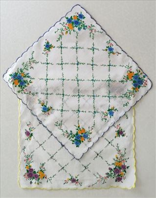 Vintage nova pamucna maramica 29x28 cm 