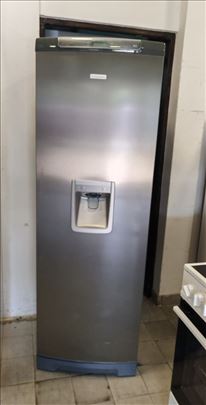 Zamrzivač Electrolux 279 lit garancija 12 meseci