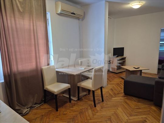 Borca-centar lep namesten stan na stanici 95