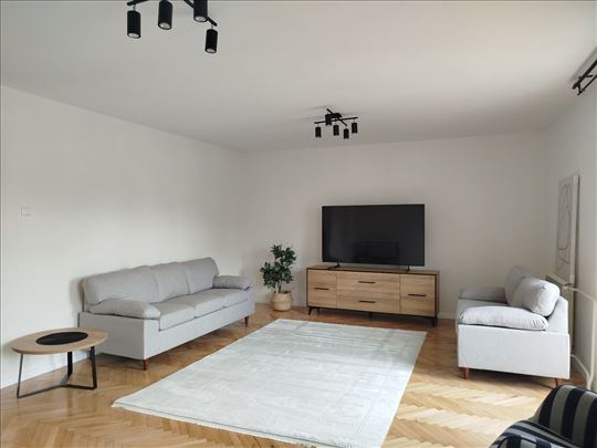 Centar, četvorosoban, lux namešten 1200€