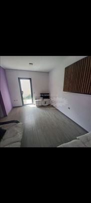 Izdajem stan u dvorištu u Paviljonima
