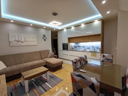 Karaburma, Aleksandra Fleminga, 50 m2