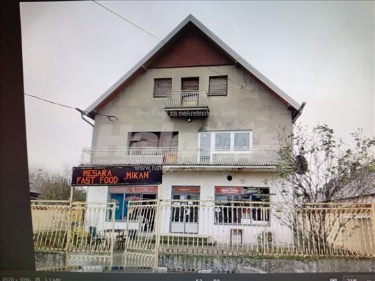 Kuca sa dva lokala u centru Kupinova, 40km Beograd