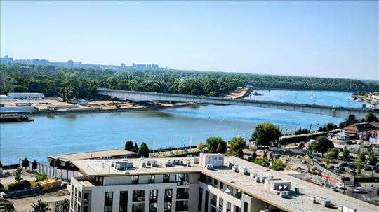  Lux,2.0, 55m2 Panoramski pogled prema reci,Garaža