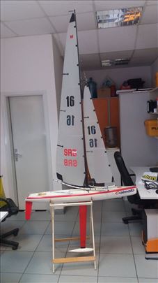 Model RC jedrilice klase M