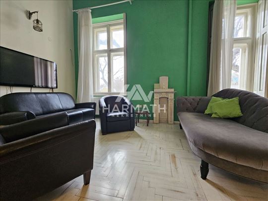 Prodaje se namešten stan u centru grada