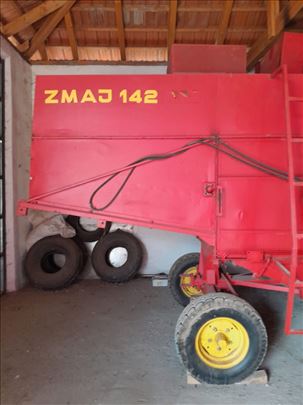 Prodajem kombajn “Zmaj” 142 