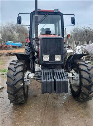 Prodajem traktor Belarus 1221