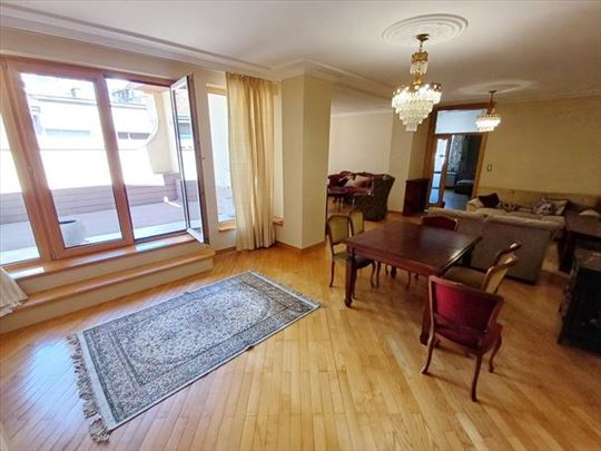 Prostran duplex,sa velikom terasom,Dorćol,ID 1062