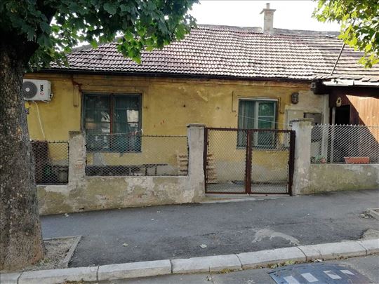 SJAJNA investicija!Kuća na Zvezdari,2parking mesta