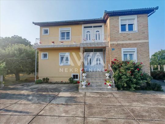 Apatin. Top vikendica, al je put malo z...