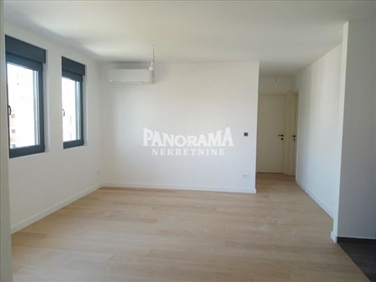 Autokomanda- luksuzna novogradnja,3.0,67m2, povrać