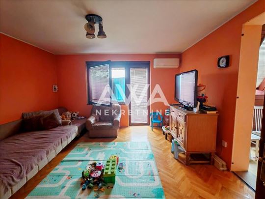 Centar Apatina. V sprat, trosoban stan 75m2