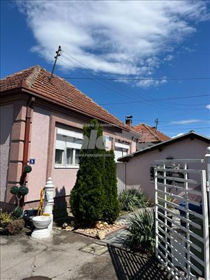 Dve kuce (160 + 89), 4.6 ari, radionica, garaža