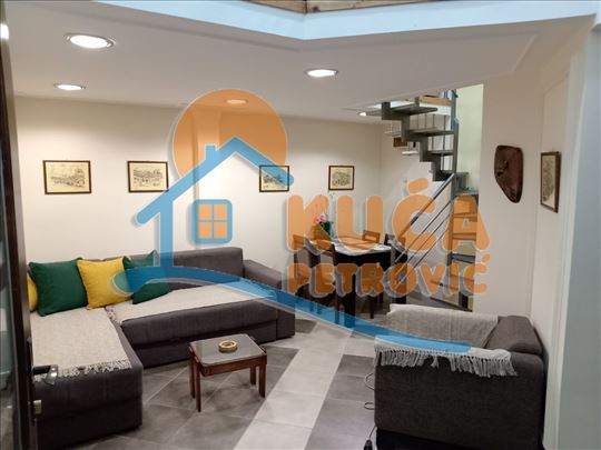 Izdaje se duplex 35m2 u blizini Pravnog Fakulteta!