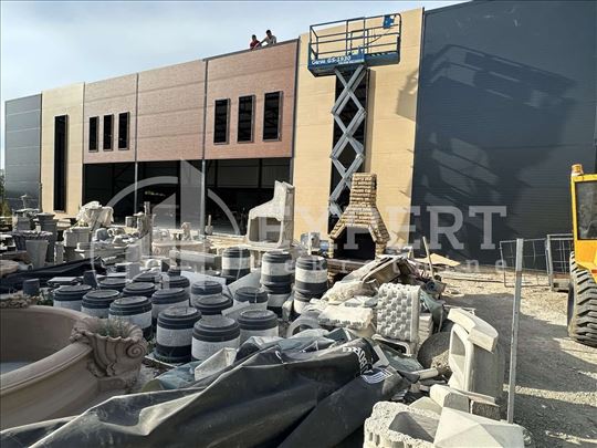 Izdaje se poslovni prostor 425m2
