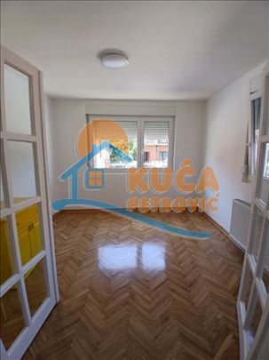 Izdaje se poslovni prostor u Durlanu, 83m2