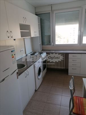 Izdajem dvosoban namešten stan kod Carine na NBGD