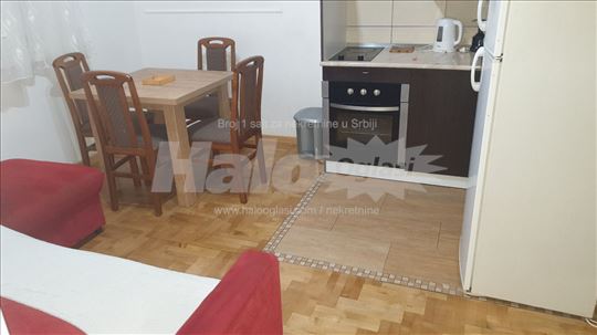 Izdajem dvosoban stan sa odvojene dve spavace sobe