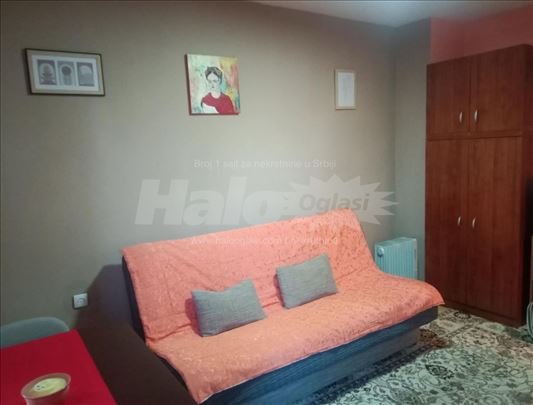 Izdajem garsonjeru u naselju Čalije