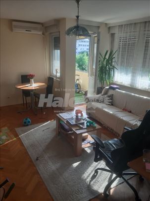 Izdajem stan na Novom Beogradu, blok 33, 2,5-soban