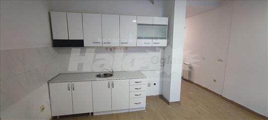 Iznajmljuje se stan na Voždovcu 150m2. 