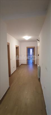 Iznajmljuje se stan na Voždovcu 150m2. 