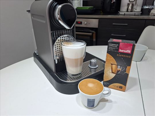 Nespresso aparat za kafu + milk froter