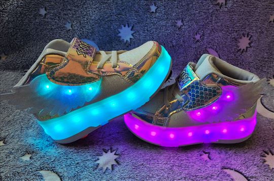 Patike roleri 2u1, menja boju, punjive,brojeva ima