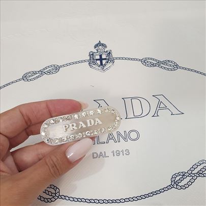Prada snala za kosu