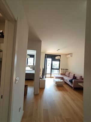 Atraktivan stan Novi Beograd New Minel