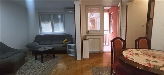 Dvosoban stan na Vasaristu