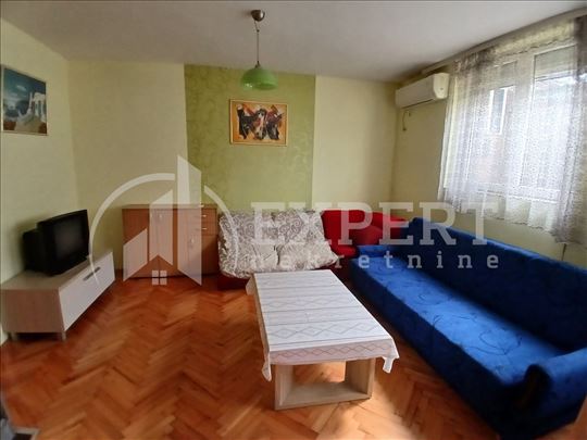 Izdaje se jednoiposoban stan na Paliluli, u ulici 
