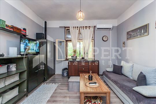 Kuća  u  centru  grada, 68 m2, plac  174 m2