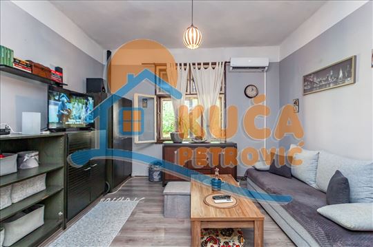 Kuća  u  centru  grada, 68 m2, plac  174 m2