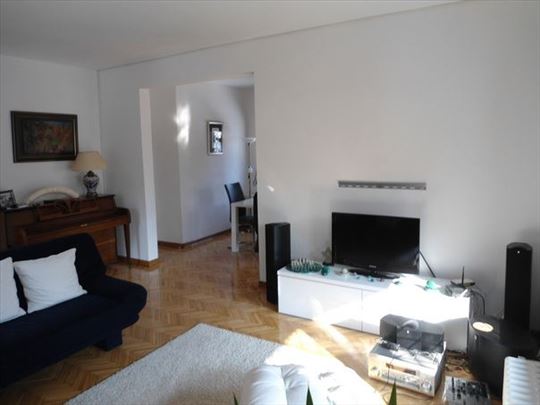Lepa kuća sa dvorištem Dedinje, ID 2651