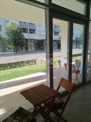 Lokal pogodan za ugostiteljsku delatnost - A blok 