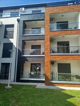 Najtraženija lokacija Snežnik,ravno,namešten stan