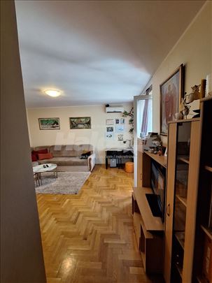 Nova Detelinara – Dvoiposoban, 64m², 4/5, Garaža